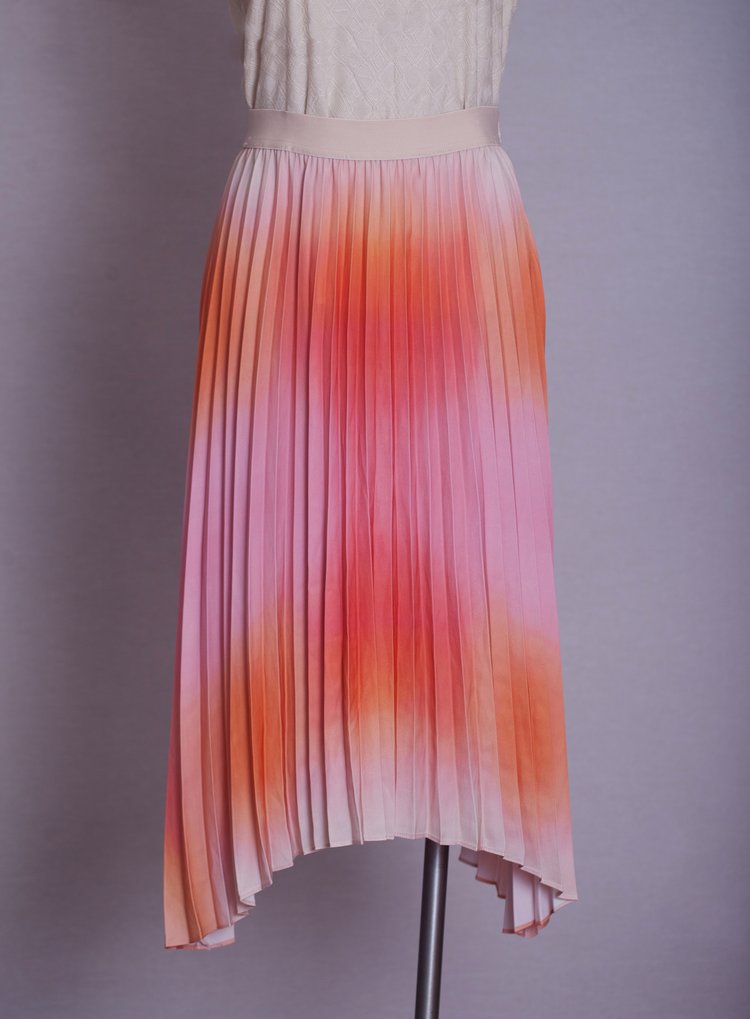 Ombre Peach Pleated Skirt and Country Road textured T-shirt.