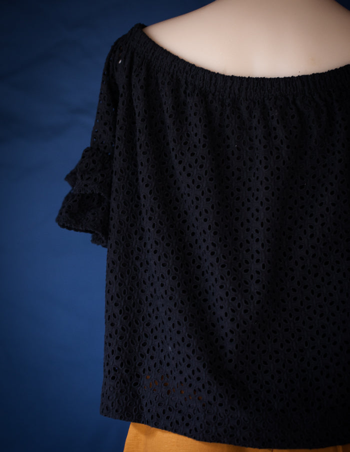 seed heritage black preloved top. The fabric is gorgeous broderie anglaise, in a size XL.